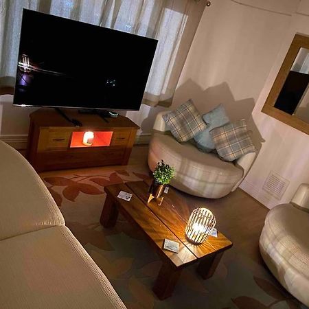 Spacious 2 Bed Apartment, Close To Village Shops Cardiff Esterno foto