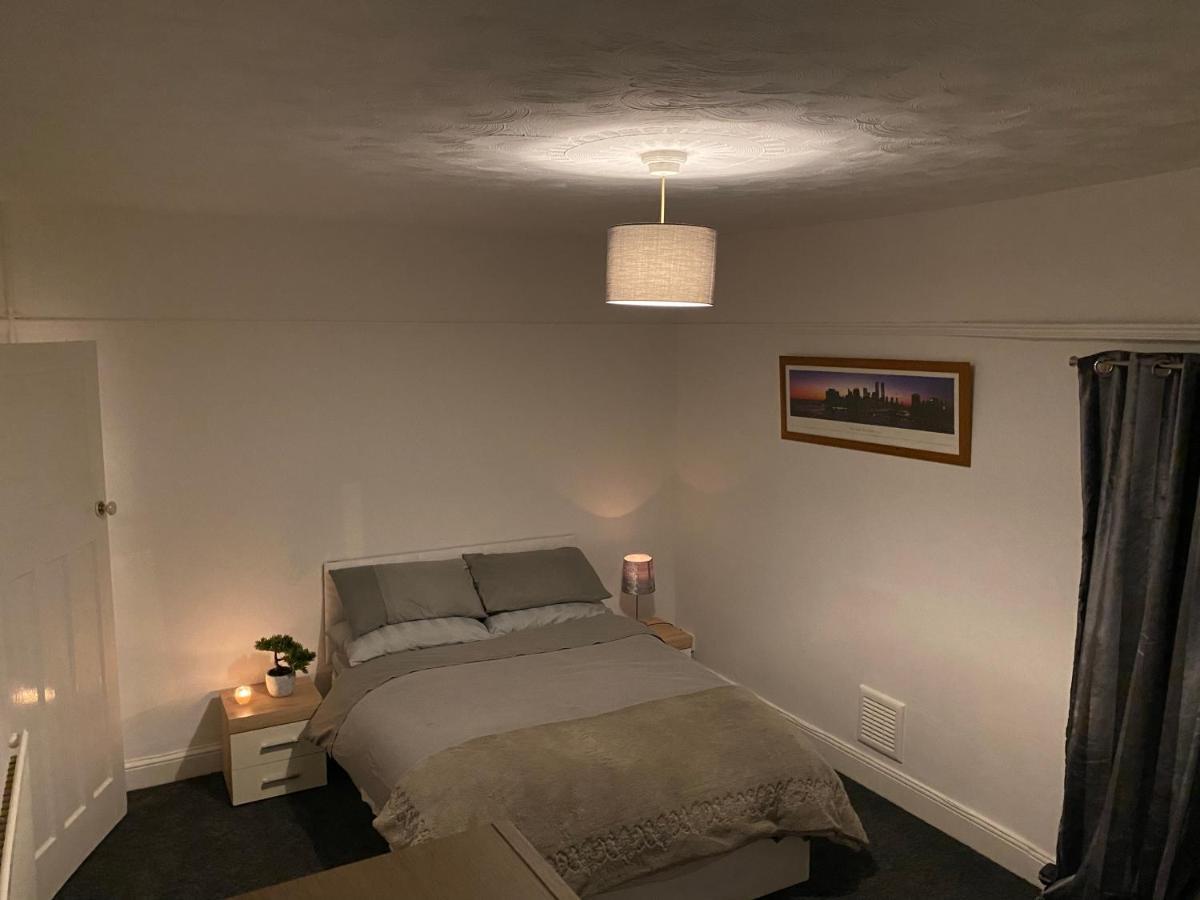 Spacious 2 Bed Apartment, Close To Village Shops Cardiff Esterno foto