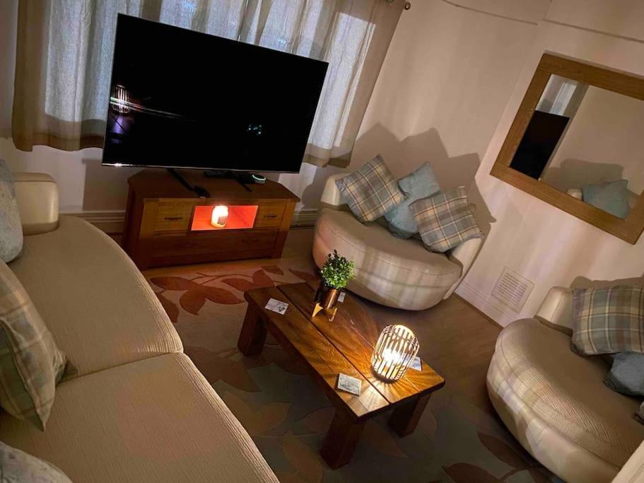 Spacious 2 Bed Apartment, Close To Village Shops Cardiff Esterno foto
