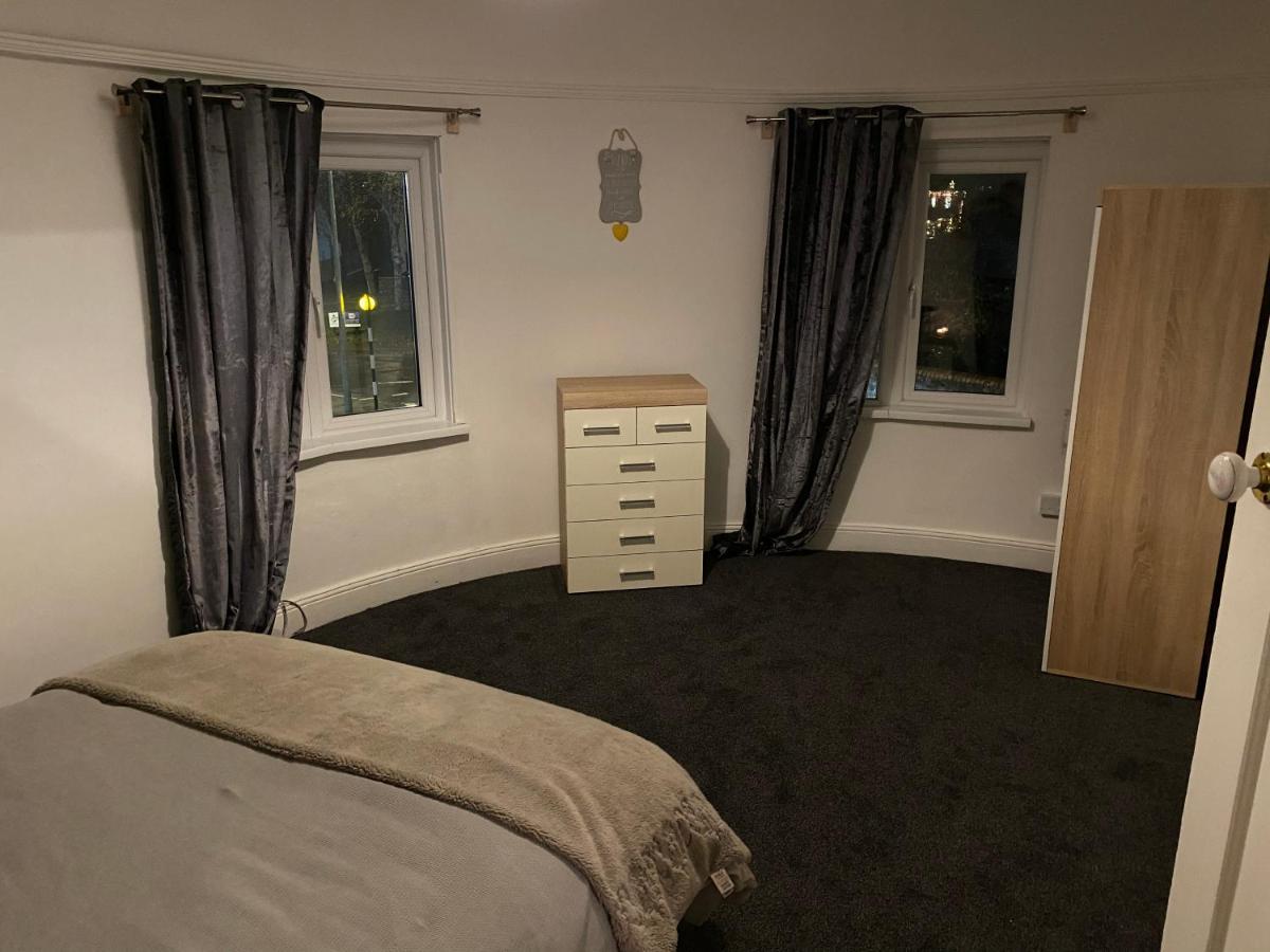 Spacious 2 Bed Apartment, Close To Village Shops Cardiff Esterno foto