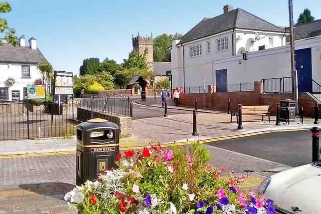 Spacious 2 Bed Apartment, Close To Village Shops Cardiff Esterno foto