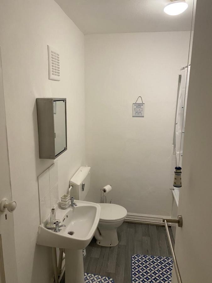 Spacious 2 Bed Apartment, Close To Village Shops Cardiff Esterno foto
