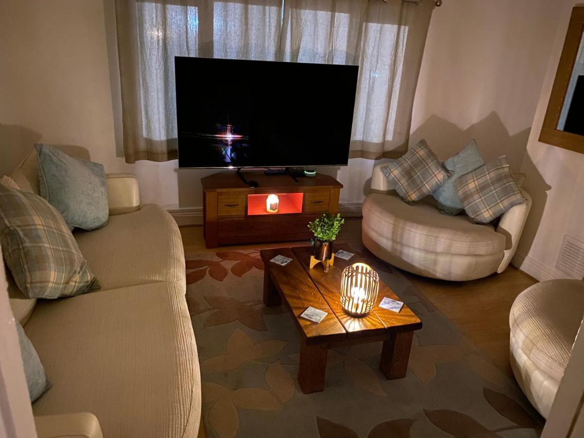 Spacious 2 Bed Apartment, Close To Village Shops Cardiff Esterno foto