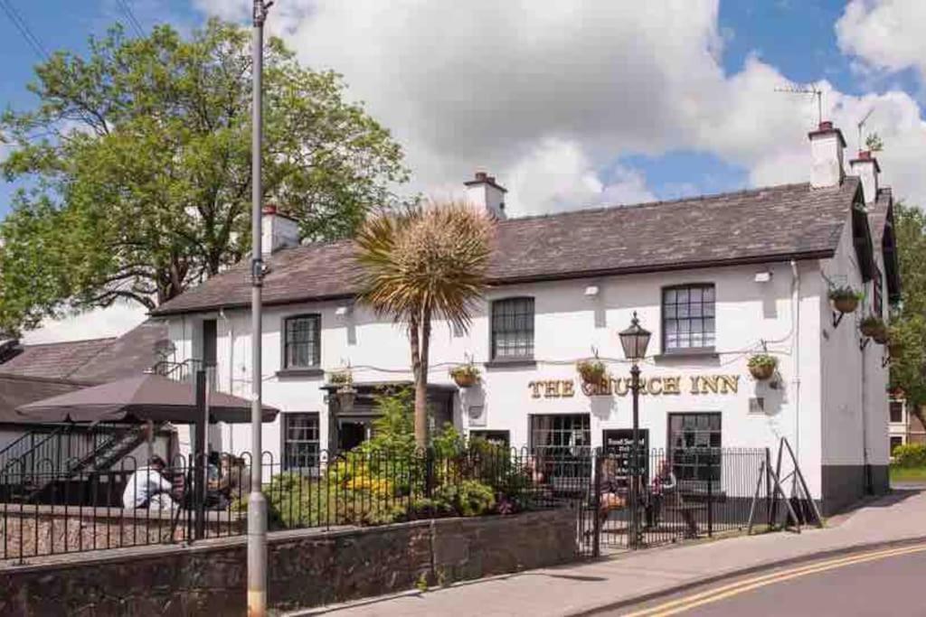 Spacious 2 Bed Apartment, Close To Village Shops Cardiff Esterno foto