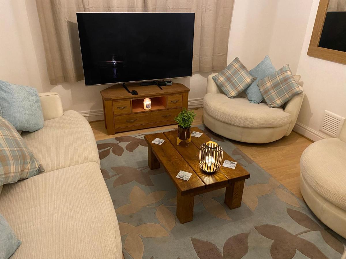Spacious 2 Bed Apartment, Close To Village Shops Cardiff Esterno foto